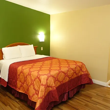 Tropic Motel 2*