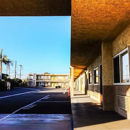 Motel Tropic