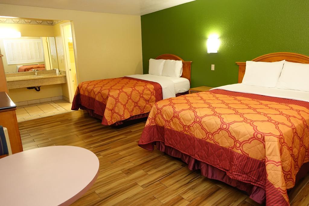Motel Tropic