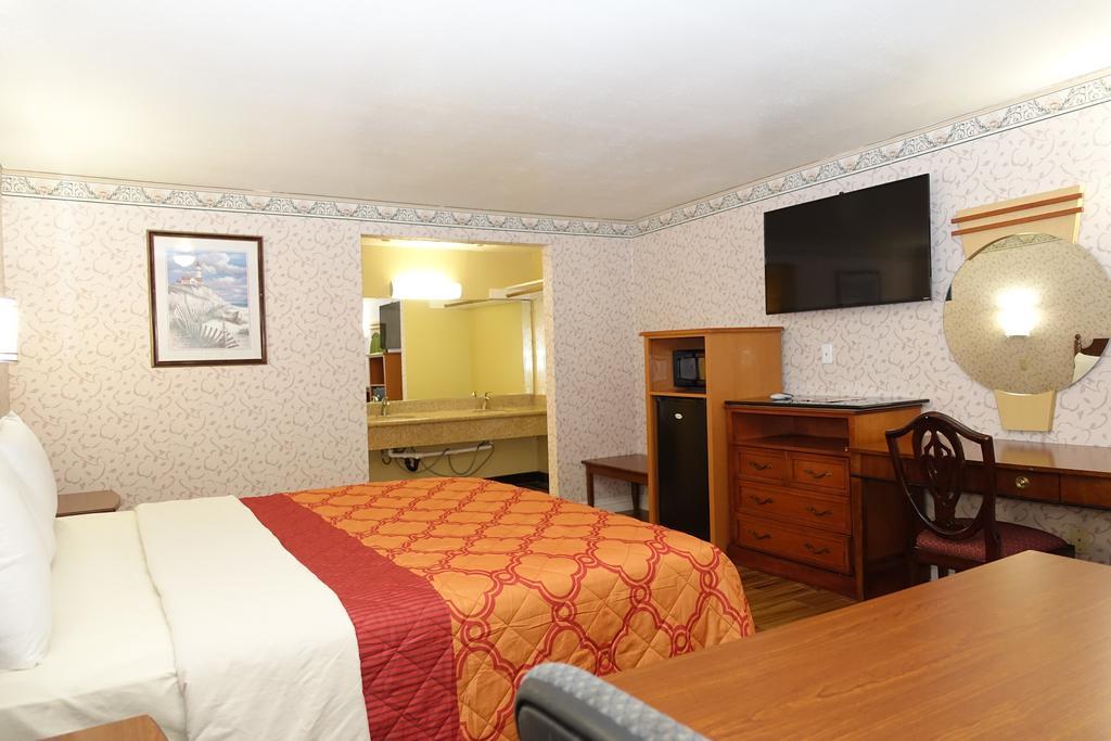 Tropic Motel 2*