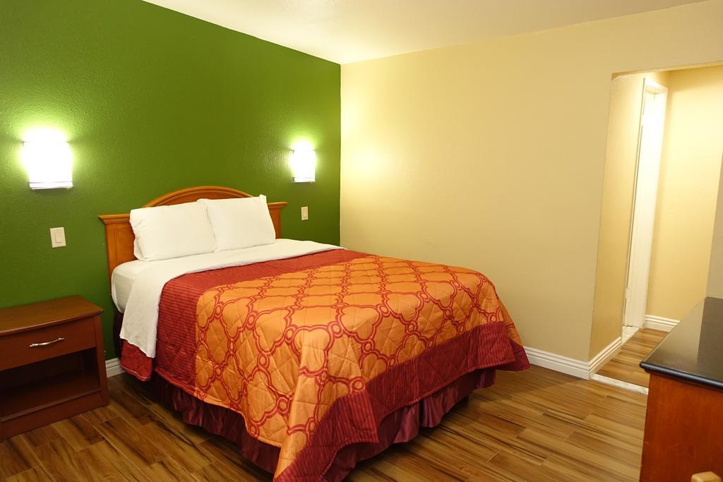 Tropic Motel 2*