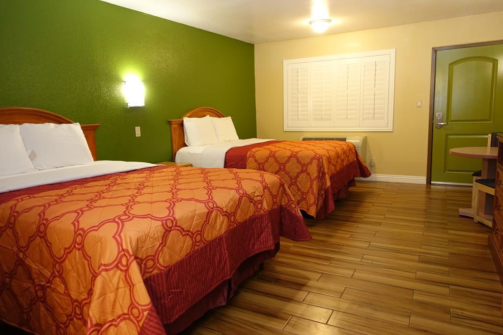 Tropic Motel 2*