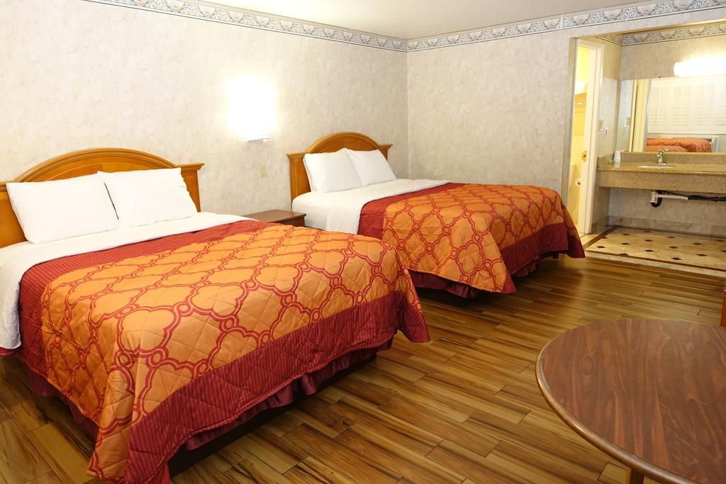 Tropic Motel 2*