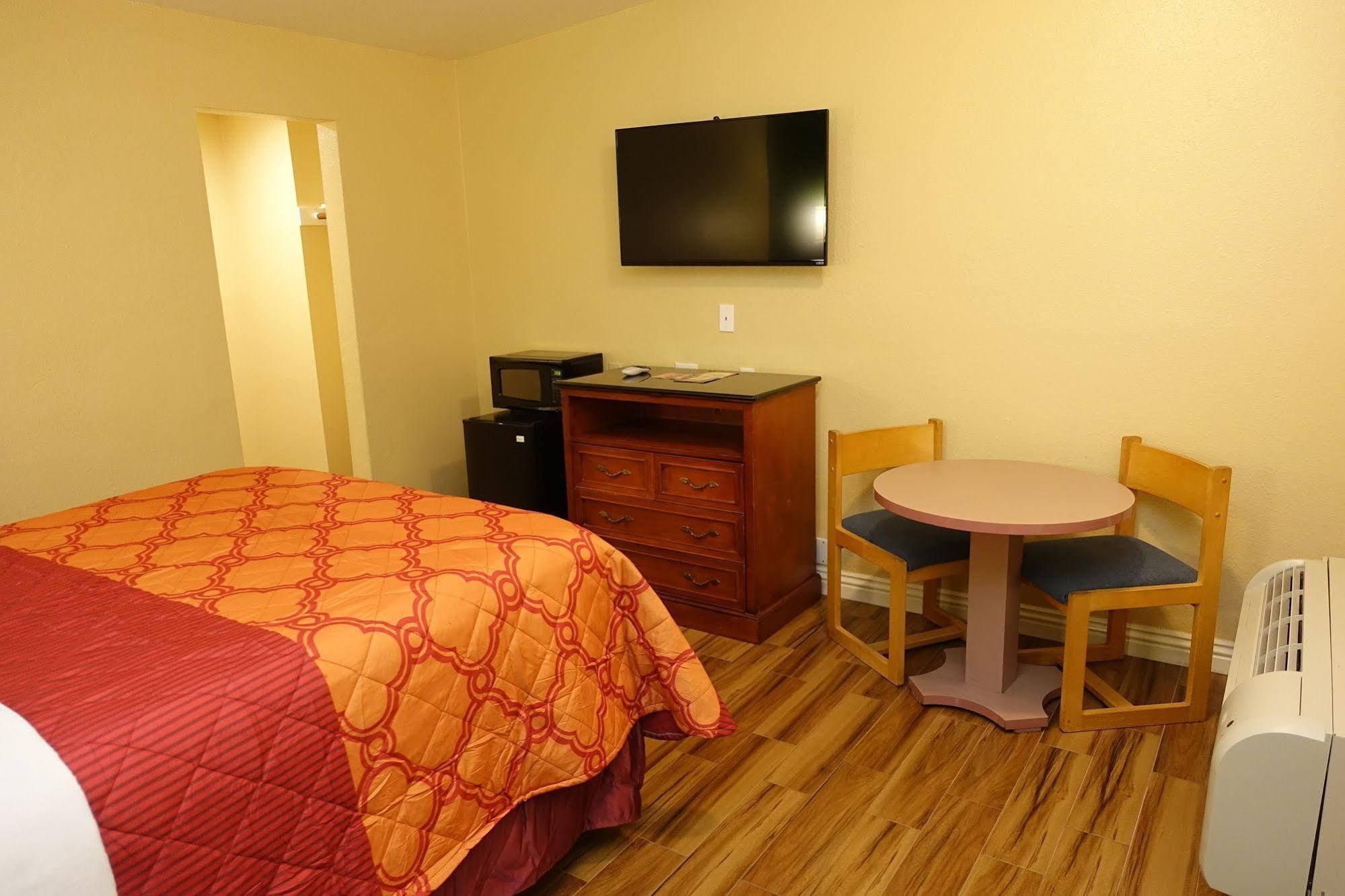 Motel Tropic