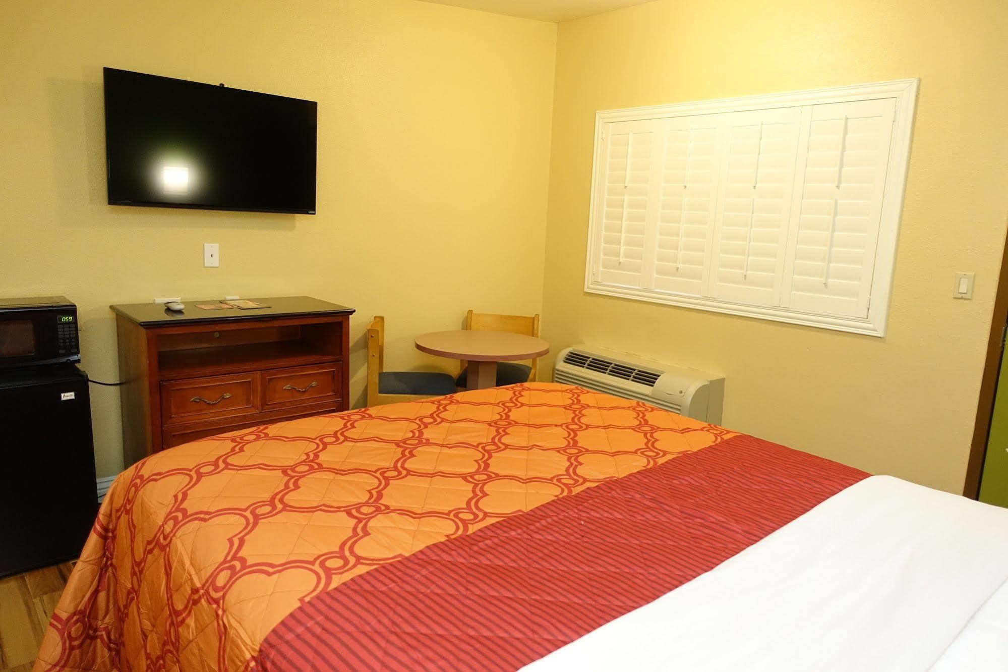 Tropic 2* Garden Grove
