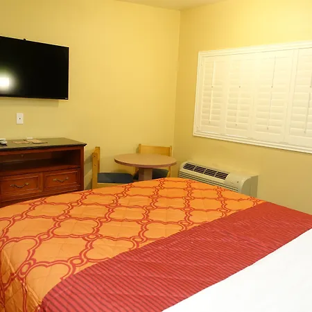Tropic Motel 2*
