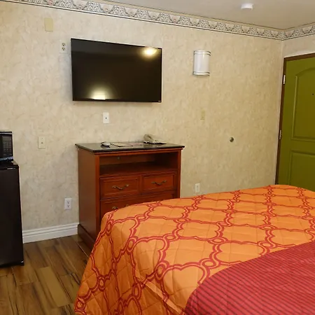 Tropic Motel 2*