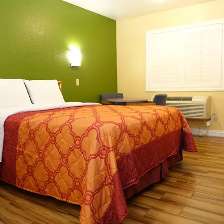 Tropic 2* Garden Grove