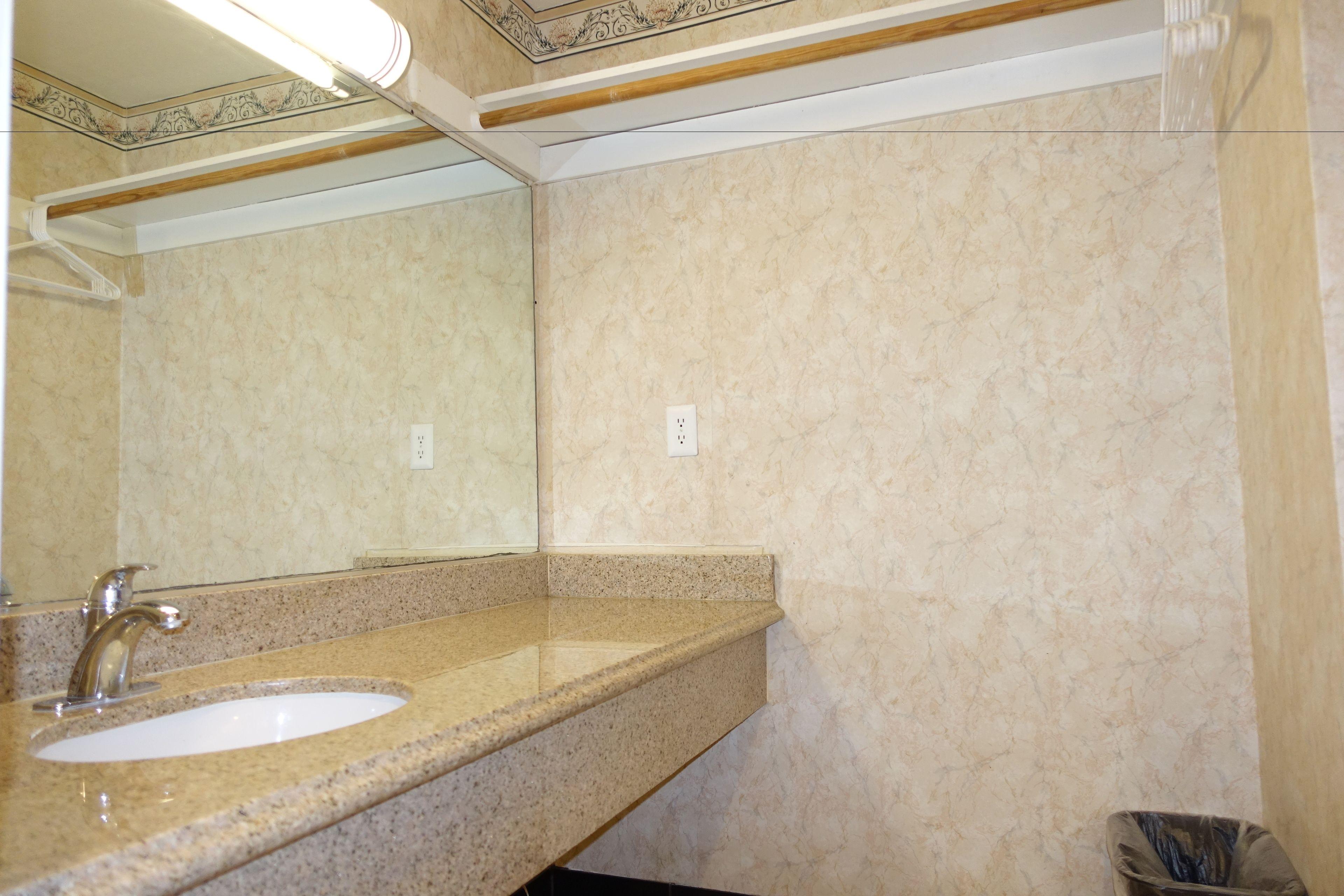 Tropic 2* Garden Grove